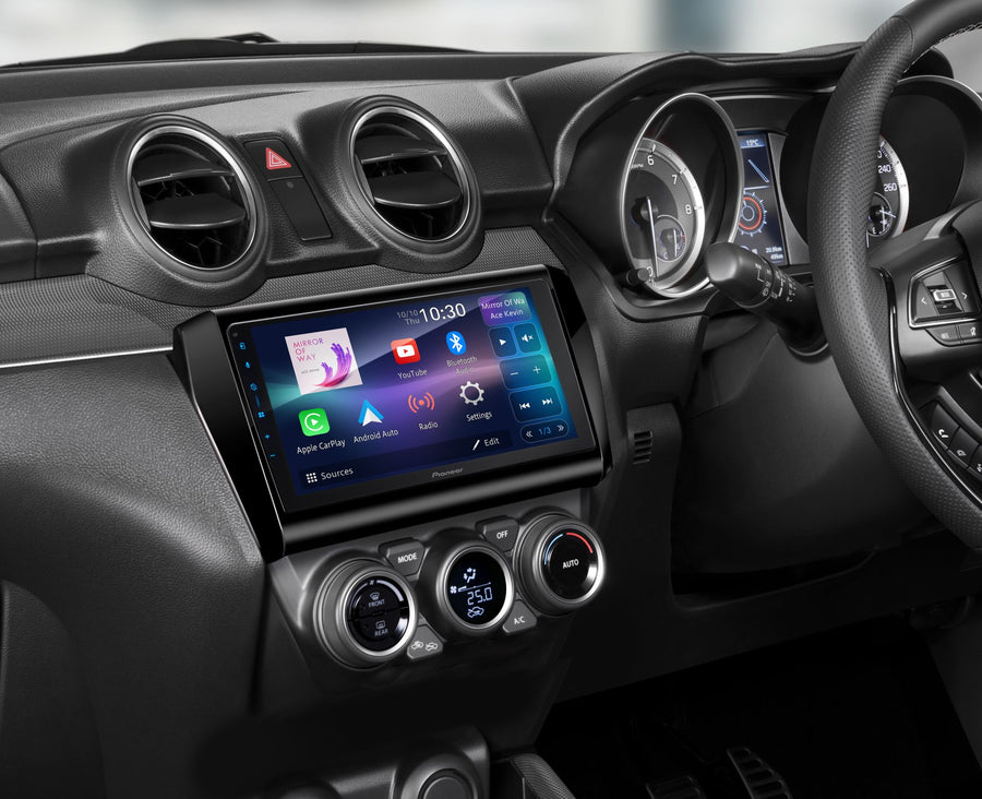 Pioneer SPH-PF97BT 9 colos fejegység autó műszerfalába beépítve