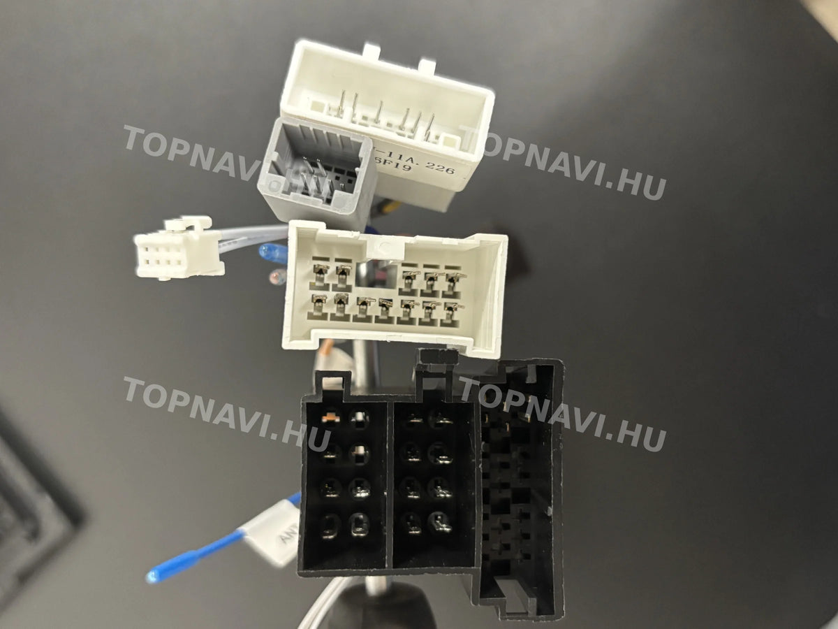 Dacia Duster 2010-2015 9" Android Multimedia Head Unit - Csatlakozó