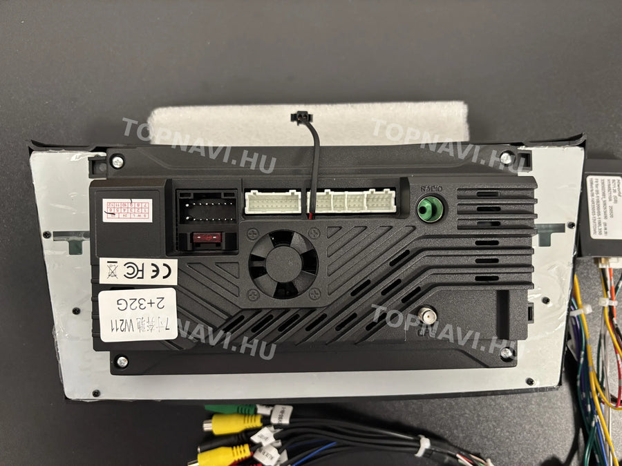 Mercedes-Benz E W211 / CLS W219 / G W463 7" Android multimedia car radio touchscreen head unit - Hátulja